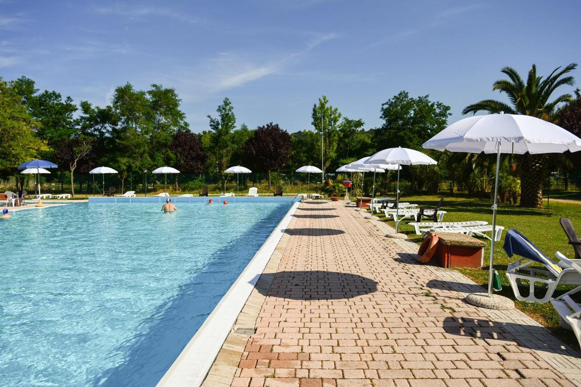 Centro Vacanze - Garden River Altidona Ngoại thất bức ảnh