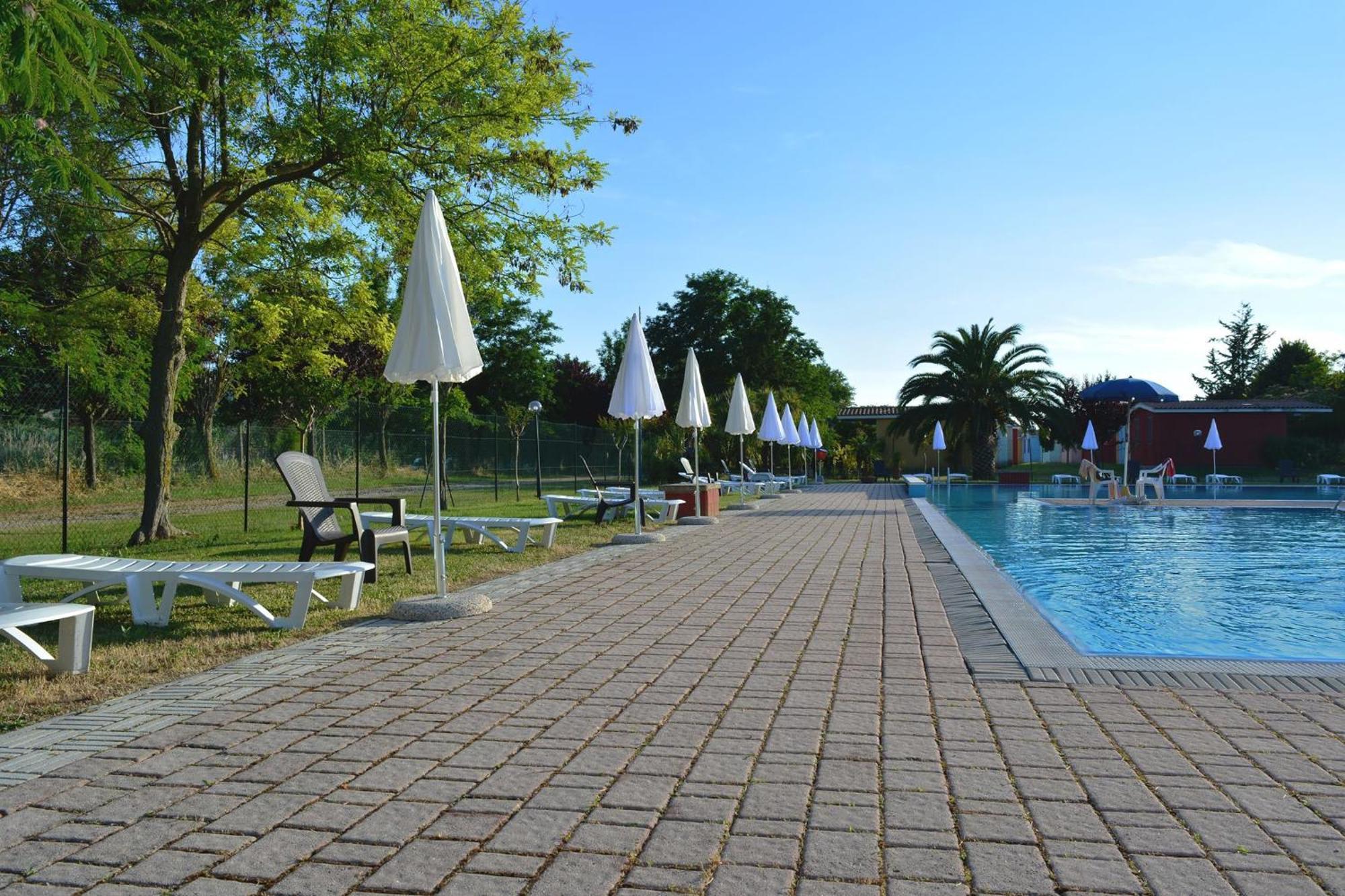 Centro Vacanze - Garden River Altidona Ngoại thất bức ảnh